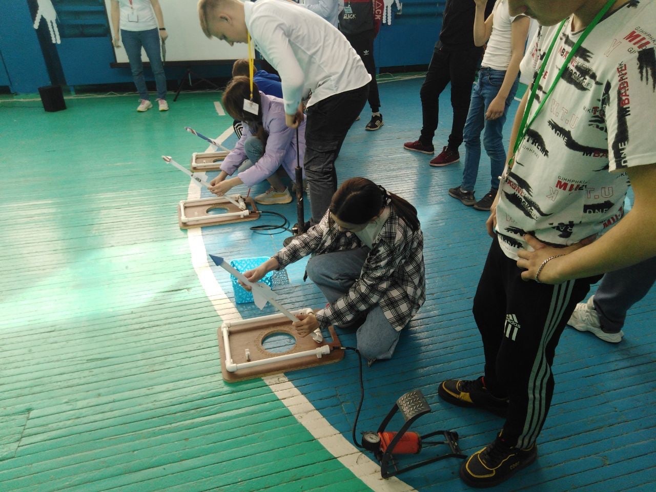 ЧЕМПИОНАТ ПО ЗАПУСКУ БУМАЖНЫХ РАКЕТ.