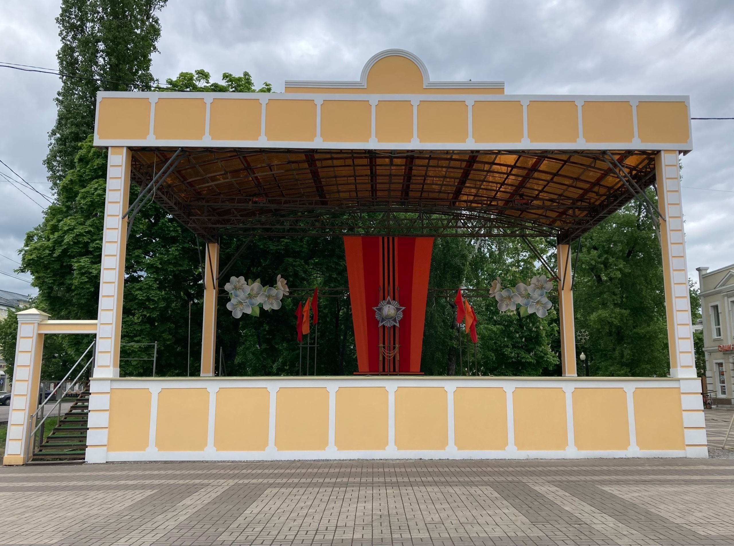В БОРИСОГЛЕБСКЕ ОБУСТРОИЛИ ГЛАВНУЮ СЦЕНУ.