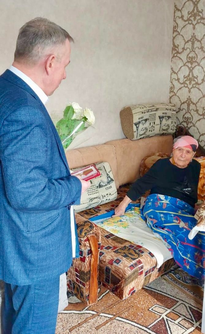 Вручение  юбилейных медалей к 80-летию Великой Победы.