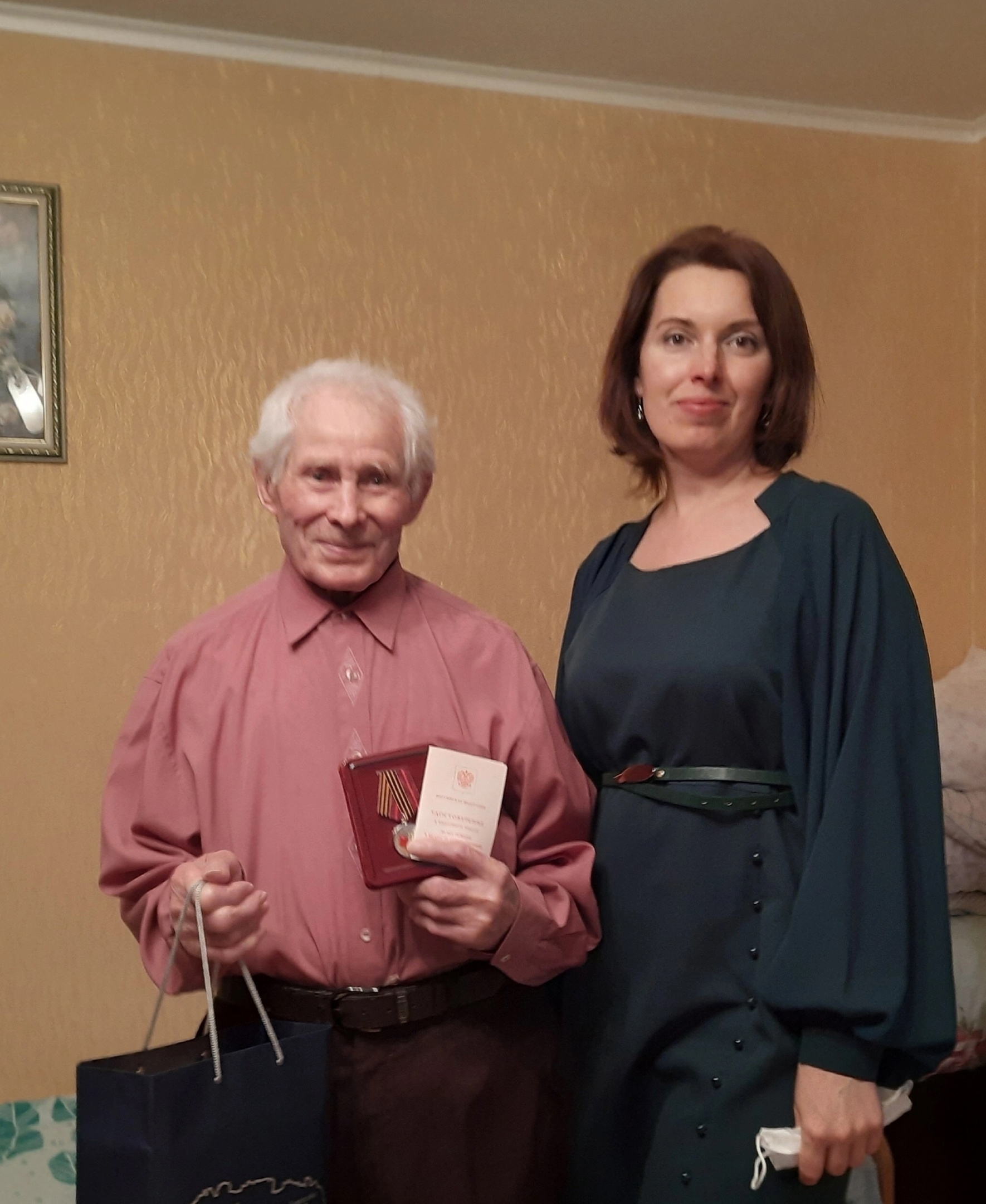 Вручение  юбилейных медалей к 80-летию Великой Победы.